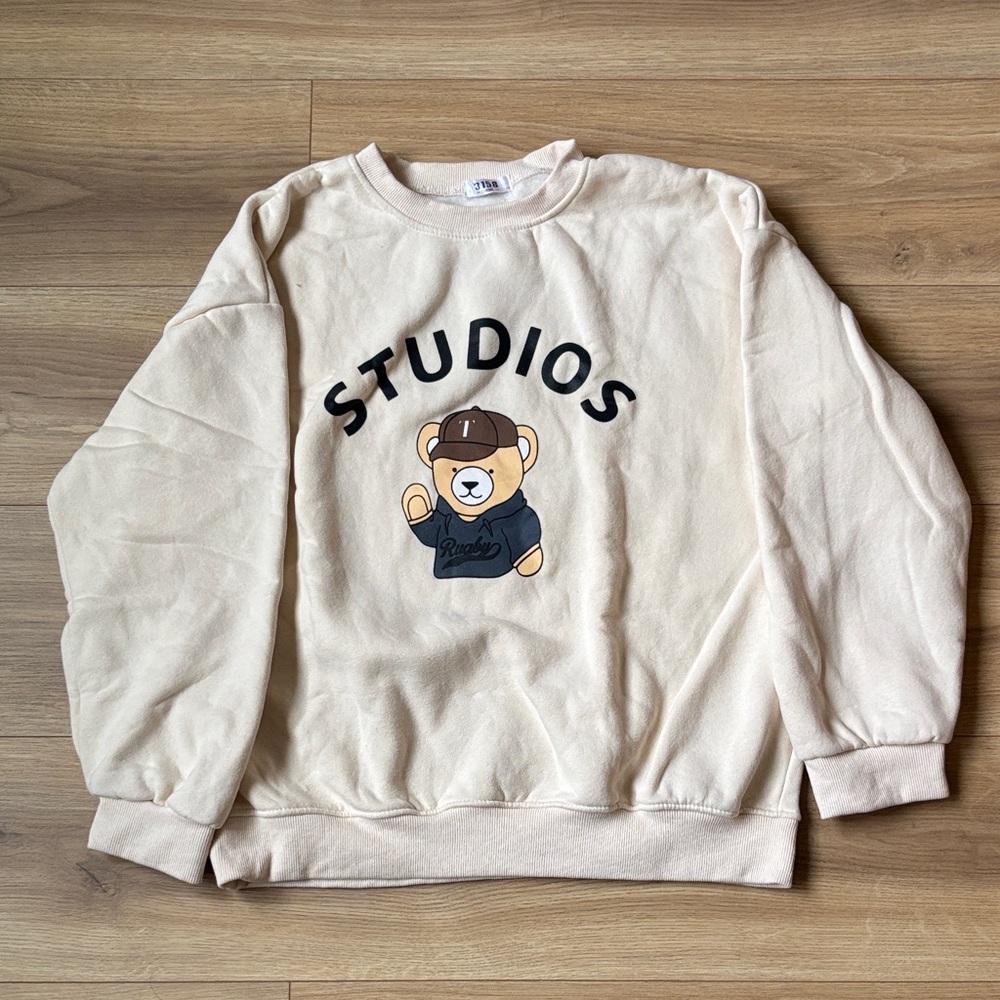 Studio Cream Bear Graphic Sweatshirt
